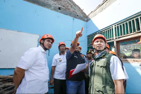 Wagub Jateng Taj Yasin Gerak Cepat Bantu Sekolah Roboh di Sragen, Tiga Kelas Sekaligus Diperbaiki