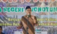 Pesan Bupati Batang ke Pelajar saat Goes To School, Ingatkan Dampak Teknologi AI