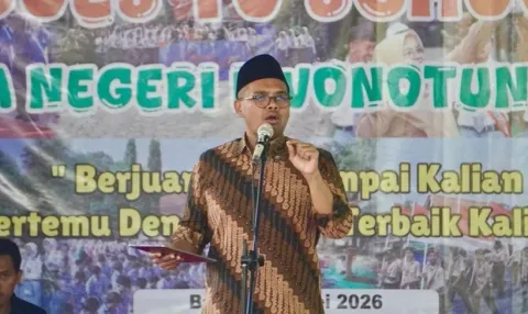 Pesan Bupati Batang ke Pelajar saat Goes To School, Ingatkan Dampak Teknologi AI