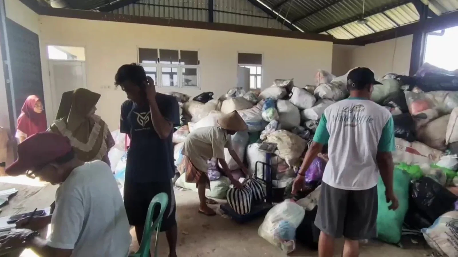 PS 3R Margorejo Kendal Sulap Sampah Plastik Jadi Tabungan Warga