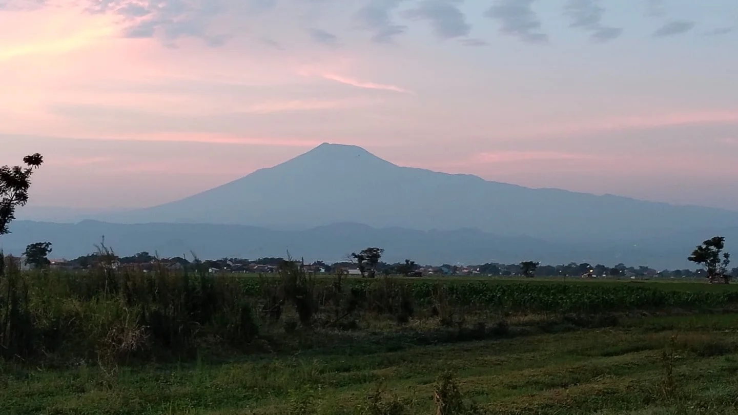 Gunung Slamet Hari Ini, 8 Gempa Low Frequency dan Asap Kawah Setinggi 50 M