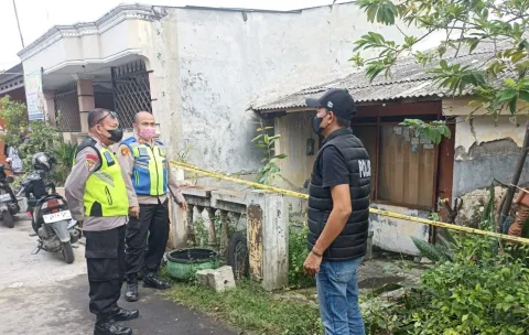 Jenazah Pria Ditemukan Membusuk di Dalam Rumah