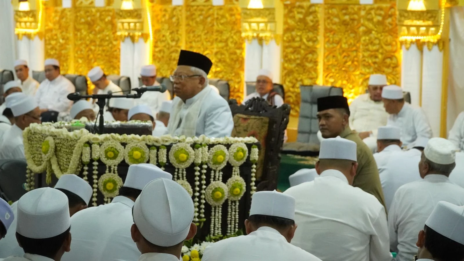 Wakil Presiden RI ke-13, Ma'ruf Amin, menghadiri Haul Akbar Tegal Raya 1447 Hijriah yang digelar di Jalan Pancasila, Kota Tegal, Sabtu malam, 23 Mei 2026. Foto : istimewa