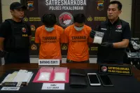Sembunyikan Sabu di Bekas Bungkus Rokok, Dua Pria Ini Tak Berkutik Saat Disergap Polisi di Sragi Pekalongan