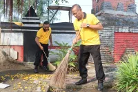Ratusan Polisi di Kota Tegal Gelar Bhakti Religi, Bersih-Bersih Tempat Ibadah