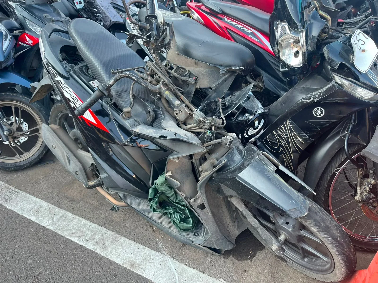 Kecelakaan Maut di Patebon Kendal, Pengendara Motor Tewas Tabrak Truk Tronton Parkir
