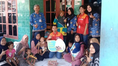 Dukung Program Stunting, Alfamart Bagikan 1 Telur Perhari ke Anak Desa Wangandawa Tegal