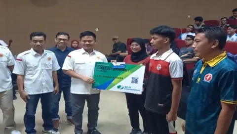 Bupati Ischak Janjikan Anggaran KONI Naik 30 Persen, Kontingen Porprov Kabupaten Tegal Resmi Dikukuhkan