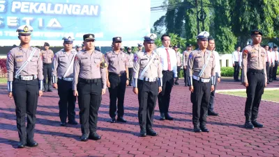Kapolres Pekalongan Berikan Penghargaan kepada 10 Personel Berprestasi, Dorong Peningkatan Pelayanan Publik