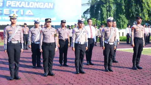 Kapolres Pekalongan Berikan Penghargaan kepada 10 Personel Berprestasi, Dorong Peningkatan Pelayanan Publik