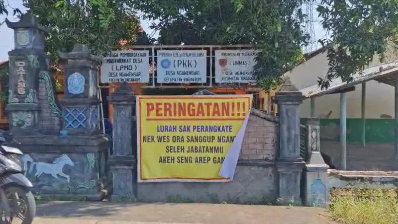 Banner Protes di Balai Desa Ngawensari Kendal Viral, Warga Tuntut Pelayanan Lebih Maksimal