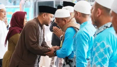 Bupati Pemalang Sambut Kepulangan Jemaah Haji, Kloter 9 Pertama