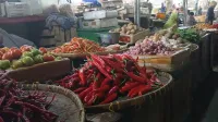 MBG Dihentikan Sementara, Harga Cabai dan Bawang di Pasar Slawi Menurun
