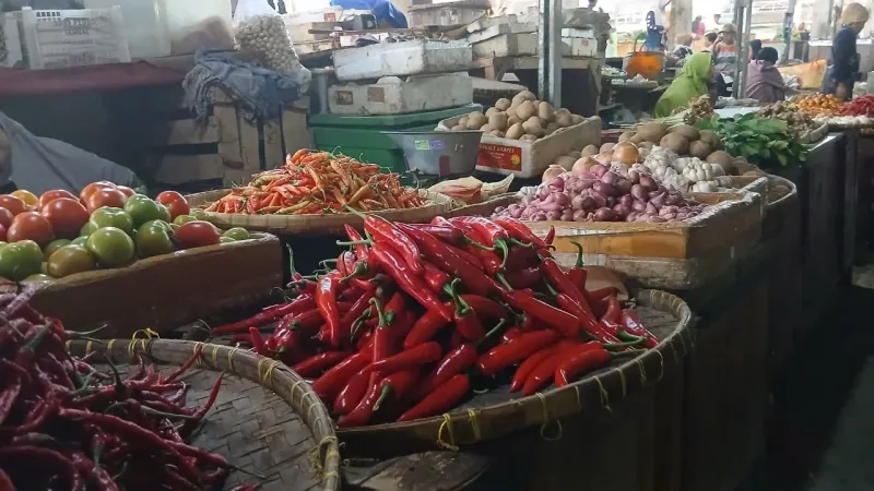 MBG Dihentikan Sementara, Harga Cabai dan Bawang di Pasar Slawi Menurun