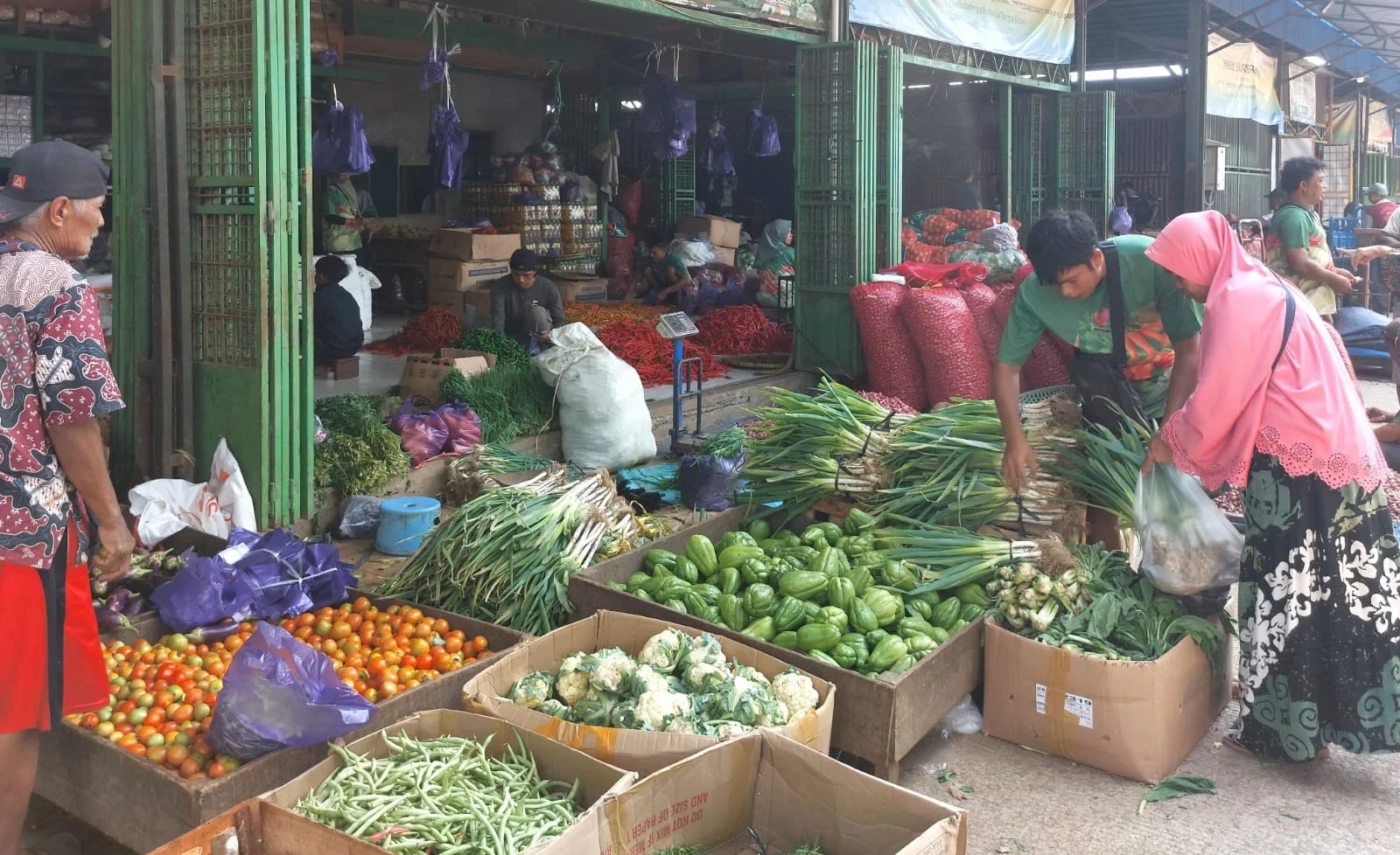 MBG Diliburkan, Harga Sayur di Pemalang Anjlok