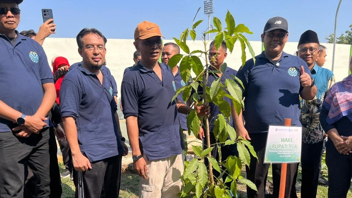 Lawan Krisis Iklim, Wabup Tegal Canangkan Gerakan "Satu Rumah Satu Pohon