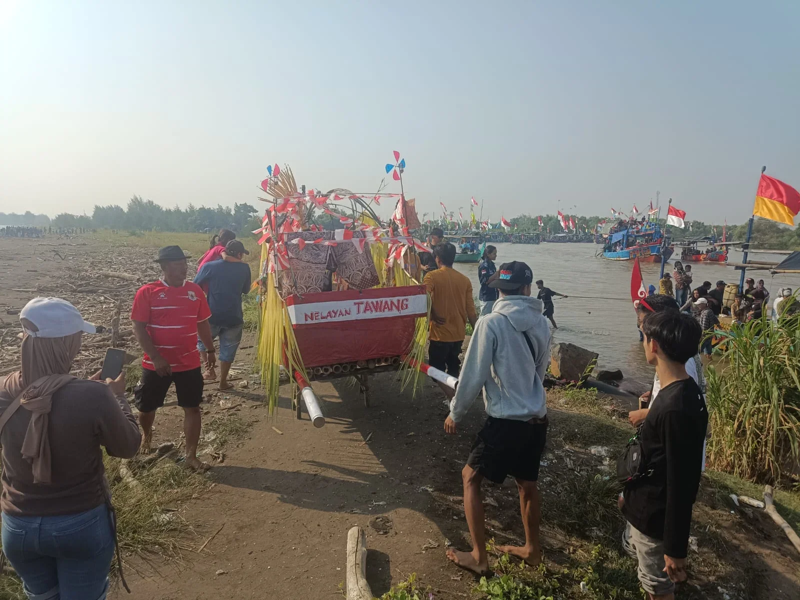 Larung Sesaji Tawang, Wujud Syukur Nelayan dan Pesan Menjaga Laut Kendal