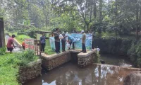7.000 Benih Ikan Dilepas di Sungai Kalibogor, DKP Kendal Perkuat Cadangan Protein Alami Warga
