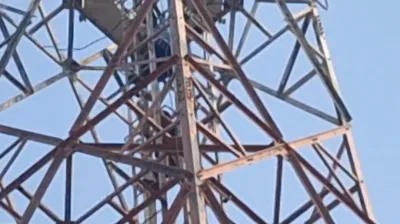 Dua Santri di Brebes Naik Tower 50 Meter, Ini Alasannya