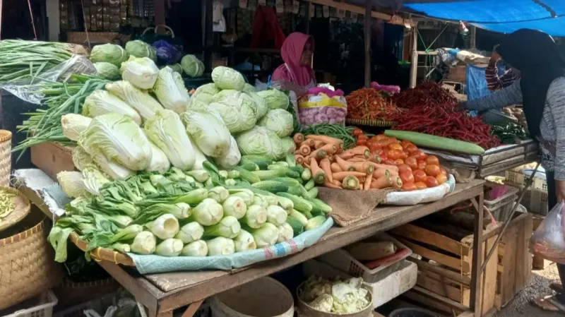 Program MBG Libur, Harga Sayur di Pasar Pagi Tegal Turun dan Pembeli Berkurang