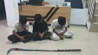 Diduga Hendak Tawuran, Tiga Remaja Bersenjata Tajam Diamankan Warga dan Diserahkan ke Polsek Wiradesa Pekalongan