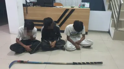 Diduga Hendak Tawuran, Tiga Remaja Bersenjata Tajam Diamankan Warga dan Diserahkan ke Polsek Wiradesa Pekalongan
