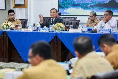 Ahmad Luthfi Gerak Cepat, Rp 200 Miliar Dialihkan untuk Benahi Jalan Rusak di Jateng