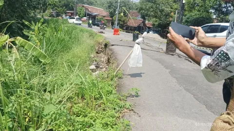 Jalur Kaliwungu–Boja Kendal Lumpuh Sebagian, Perbaikan Jalan Ambles Belum Dimulai
