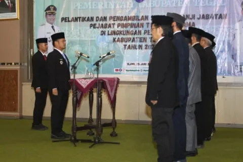 Bupati Tegal Rotasi 7 Pejabat Eselon II, Tegaskan Tak Ada Jual Beli Jabatan, Ini Daftarnya