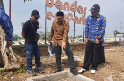 Bupati Batang Faiz Sidak Penataan Alun-alun Bandar, Ini Hasilnya