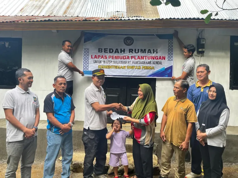 Gotong Royong di Balik Jeruji, Pegawai dan WBP Lapas Plantungan Kendal Bedah Rumah Warga