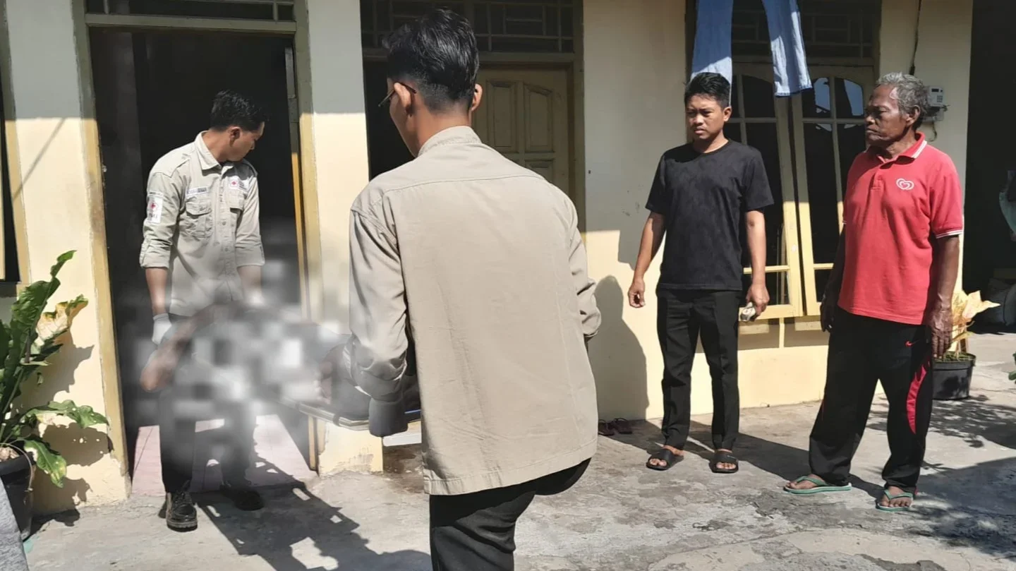 Warga Pegulon Kendal Ditemukan Meninggal di Alun-alun, Diduga Akibat Sakit