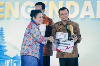 Ahmad Luthfi Bawa Jawa Tengah Raih Penghargaan Pengendalian Inflasi Terbaik dari Kemendagri