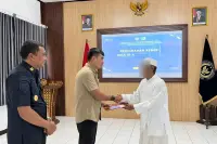 Lapas Batang Serahkan Remisi Khusus kepada Warga Binaan Berusia di Atas 70 Tahun