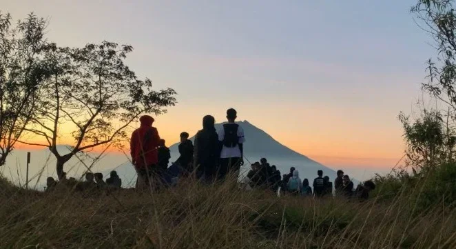 Seru, Menemukan Sunrise di Gunung Kembang Lewat Jalur Lengkong Wonosobo
