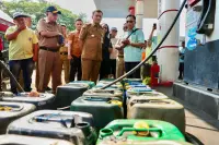 Nelayan Pantura Barat Terbantu, Ahmad Luthfi Pastikan Layanan BBM dan Akses Pelabuhan Lancar