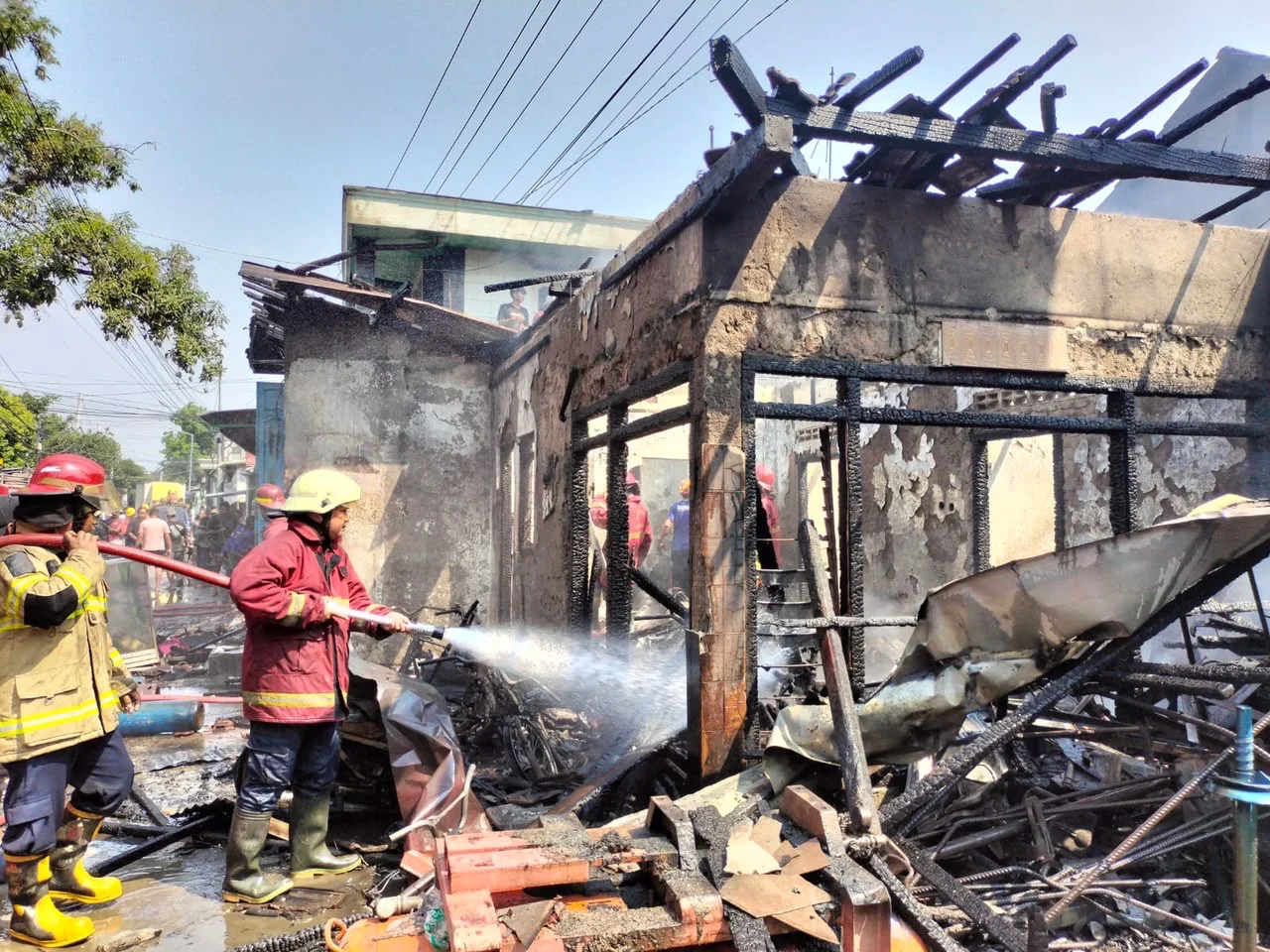 Delapan Motor Hangus Terbakar, Rumah di Kaliwungu Kendal Ludes Dilalap Api