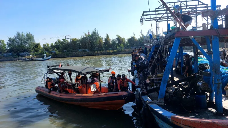 Tim SAR Masih Cari Nelayan Hilang di Laut Pemalang