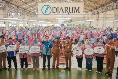 Ahmad Luthfi Salurkan BLT DBHCHT, Ringankan Beban 85 Ribu Buruh Tembakau Jateng