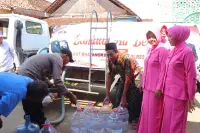 4.000 Liter Air Bersih Mengalir untuk Warga Sirowo, Polres Kendal Hadir di Tengah Kebutuhan Masyarakat