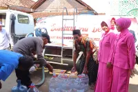 4.000 Liter Air Bersih Mengalir untuk Warga Sirowo, Polres Kendal Hadir di Tengah Kebutuhan Masyarakat