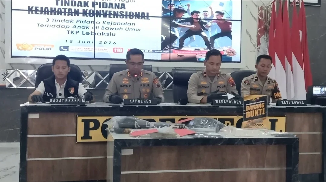 Kapolres Tegal AKBP Bayu Prasatyo menjelaskan kasus tindak pidana terhadap anak dibawah umur saat konferensi pers di Ruang Tantya Sudhirajati, Senin (15/6/2026).