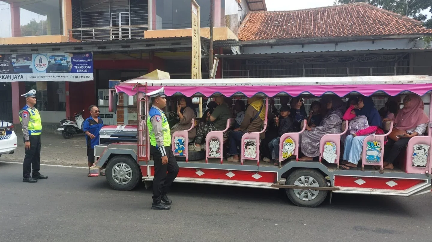 Patroli Satlantas Polres Pekalongan Tertibkan Kereta Kelinci di Jalan Raya, Utamakan Keselamatan Penumpang