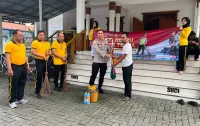 Sambut Hari Bhayangkara ke-80, Bakti Religi Polres Tegal Bersihkan Sejumlah Tempat Ibadah