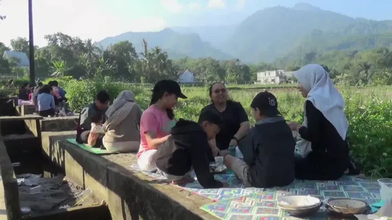 Nikmati Kuliner Berlatar Empat Gunung, Kuliner Londer Magnet Wisata Baru di Kendal