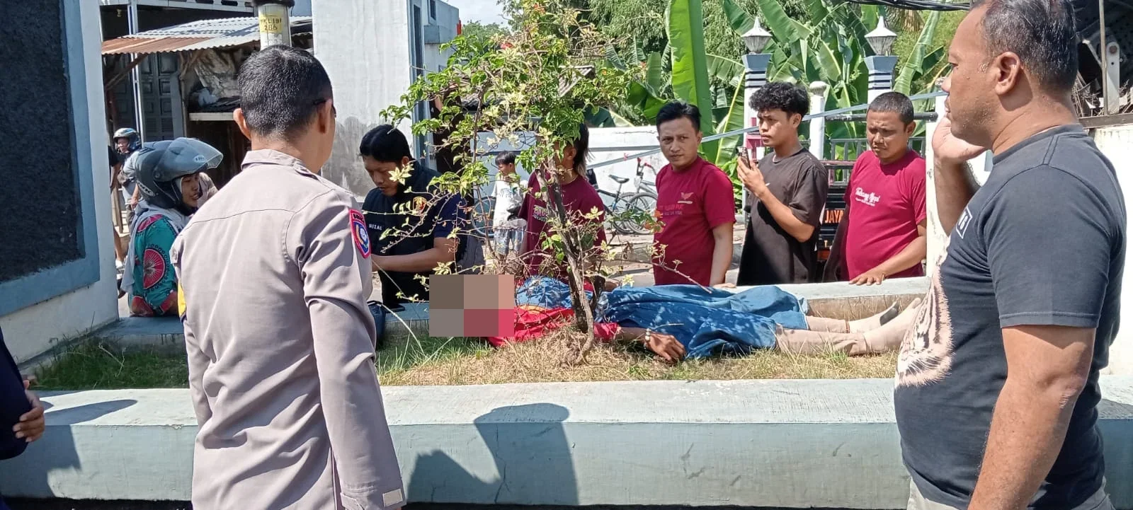 Perempuan Diduga Hendak Lompat dari Jembatan Suramadu Pekalongan, Berhasil Diselamatkan Warga dan Polisi