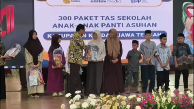 Pastikan Hak Pendidikan, Ratusan Anak Yatim dan Difabel di Kendal Terima Bantuan Sekolah