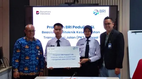 BRI Peduli Salurkan Beasiswa bagi Taruna Berprestasi PKTJ Tegal
