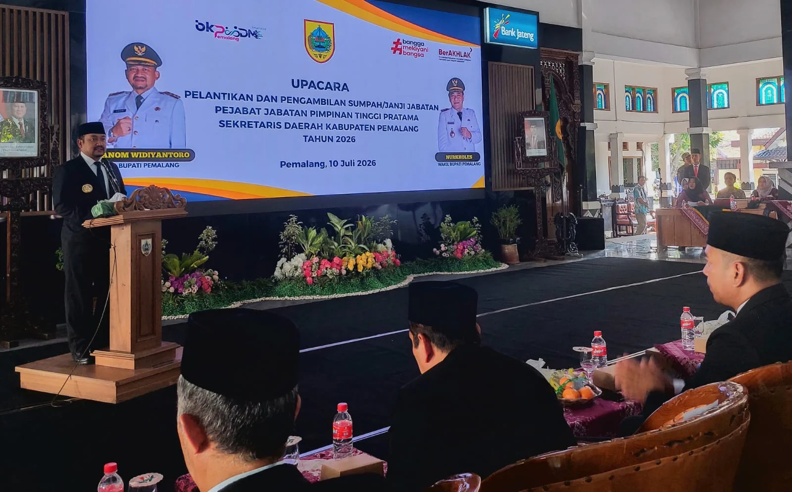 Bupati Pemalang Menangis Saat Lantik Sekda, Terharu Ingat Proses Seleksi