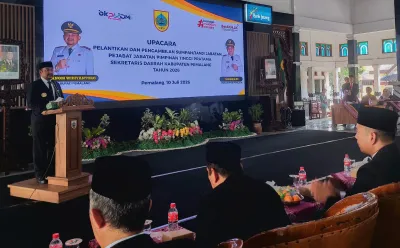 Bupati Pemalang Menangis Saat Lantik Sekda, Terharu Ingat Proses Seleksi